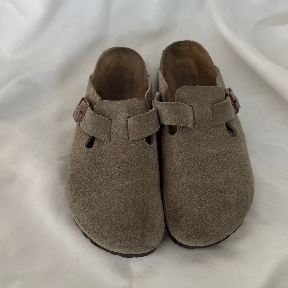 Birkenstock Suede Buckle Shoes - Tan. Size 38